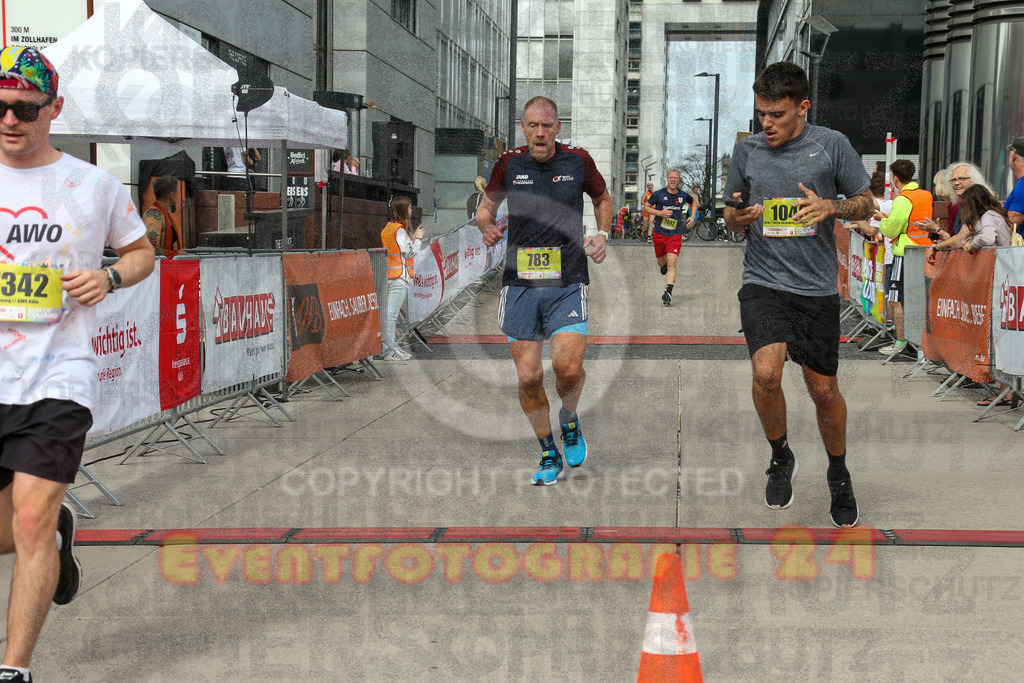 250920_1323_EX1_4253 | Sportfotografie im Rhein-Sieg Kreis, Köln, Bonn, NRW, Rheinland Pfalz, Hessen, etc. Unser Tätigkeitsfeld umfasst den Laufsport vom Volkslauf über den Marathon, Duathlon, Triathon bis zum Ultralauf wie Kölnpfad Ultra oder Schindertrail.