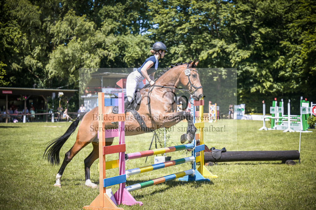 DOS_4418 | Entdecke hochwertige Reitturnierfotos von Foto Oger. Professionell, emotional und authentisch – jetzt Lieblingsmomente im Shop bestellen.Deutschlandweite Turnierfotografie. - Realisiert mit Pictrs.com