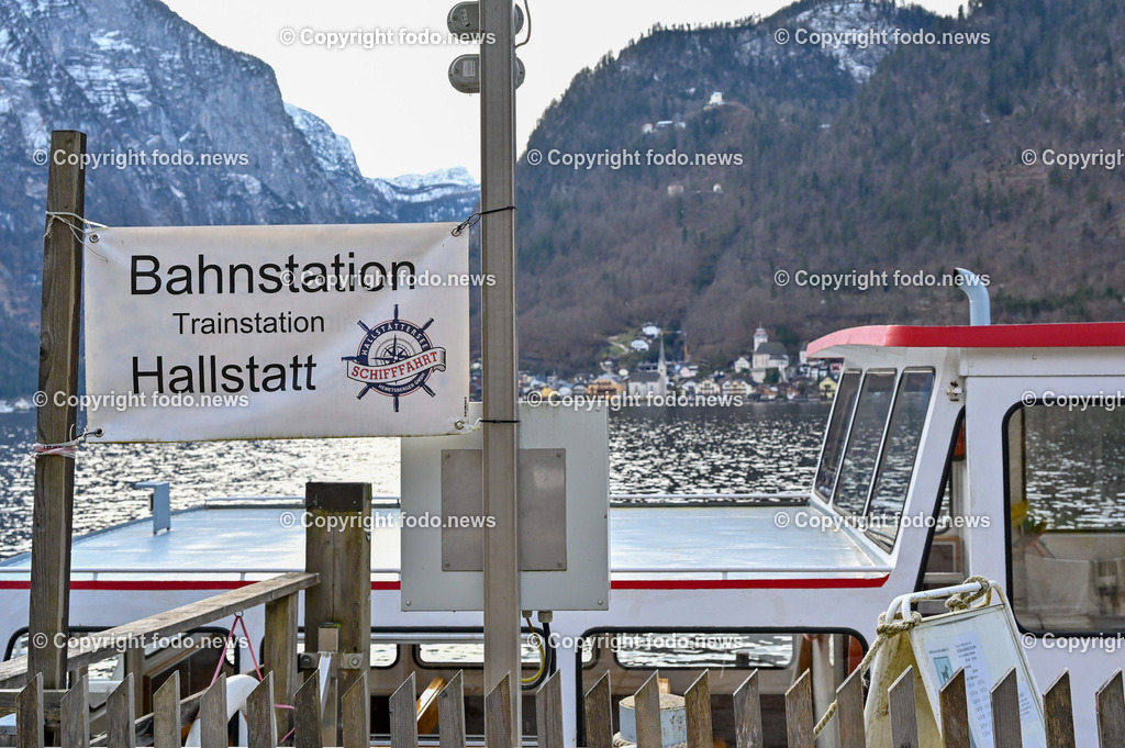 Hallstatt_ 13.01.2023-7 | 13.01.2023, Hallstatt, AUT, Hallstatt, im Bild Bahnstation, Trainstation, Schiffsanlegestelle, Schiff, Transfer