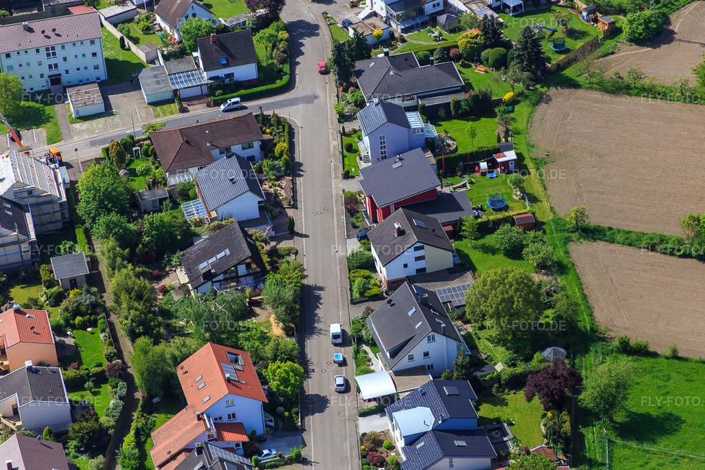Luftbild: Konrad-Adenauer-Ring in Hagenbach im Bundesland Rheinland-Pfalz in Deutschland. Foto: IMG_078480.jpg vom 08.05.2015 durch Werner Riehm/FLY-FOTO.de