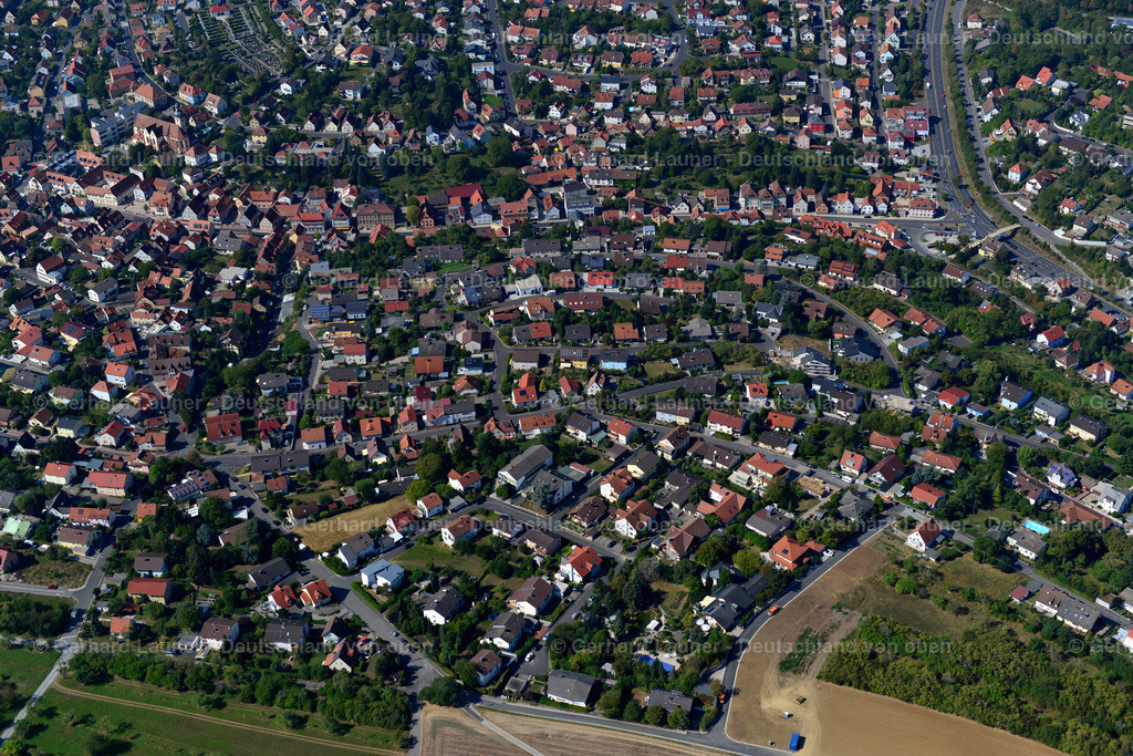 3650666 | HEXENBRUCH 13.09.2016 Wohngebiet - Mischbebauung der Mehr- und Einfamilienhaussiedlung  in Hexenbruch im Bundesland Bayern, Deutschland // Residential area - mixed development of a multi-family housing estate and single-family housing estate  in Hexenbruch in the state Bavaria, Germany Foto: Gerhard Launer