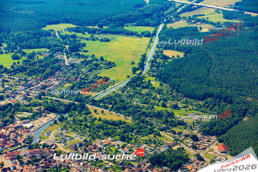 Stadt Grabow von Oben- Die Luftaufnahme wurde 2025 vom UL-Flugzeug heraus erstellt ( keine Drohnenaufnahme ) - Hochauflösende Luftaufnahme - für Wandbilder und großformatige Ausdrucke geeignet. Das besondere Geschenk!Hier alle&nbsp;Infos zur Lizenzierung der LuftaufnahmeWir fliegen auch dieses Jahr wieder in Ihre Region um Luftbilder zu erstellen.- Luftbild anfragen