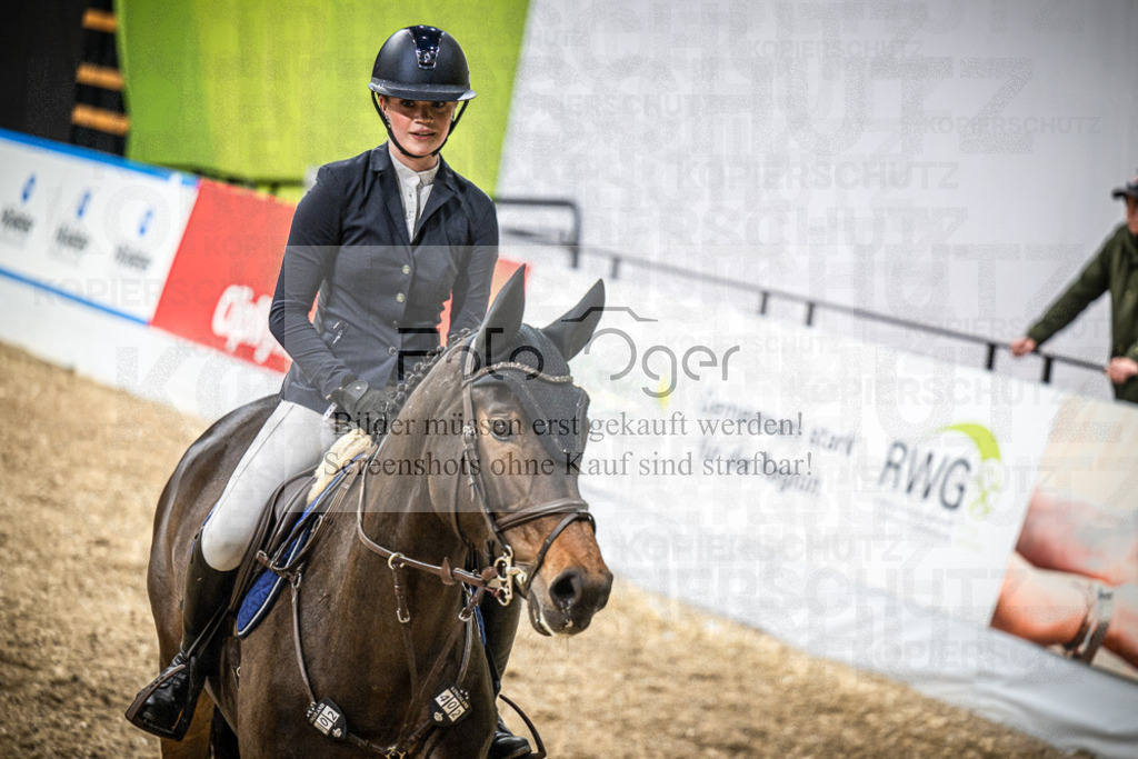 DOS_2487 | Entdecke hochwertige Reitturnierfotos von Foto Oger. Professionell, emotional und authentisch – jetzt Lieblingsmomente im Shop bestellen.Deutschlandweite Turnierfotografie. - Realisiert mit Pictrs.com