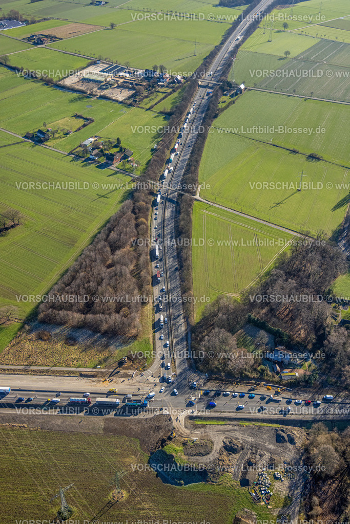Luenen230203588 | Luftbild, Baustelle an der Einmündung Bundesstraße 236 und Bundesstraße 54, 4-spuriger Ausbau, Brambauer, Lünen, Ruhrgebiet, Nordrhein-Westfalen, Deutschland