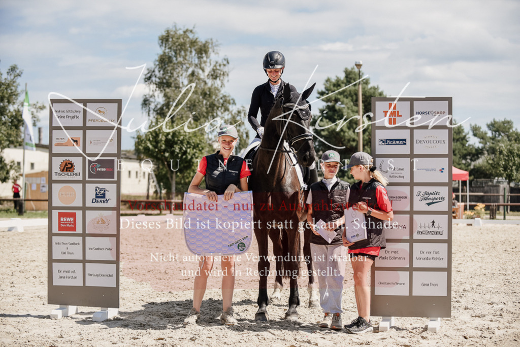 DSC_8813 | Pferde- und Turnierfotografie in Westsachsen. Pferdeportraits, Auftragszeichnungen und intuitive Kunst.