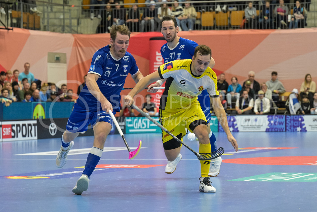 Zug United vs HC Rychenberg - 22. February 2025 | Zug United vs HC RychenbergSporthalle Wankdorf, BernManuel Maurer (#11 HC Rychenberg Winterthur) zwischen Tobias Gustafsson (#7 Zug United) und Robin Nilsberth (#97 Zug United).Bild: Sportfotografie Markus Aeschimann | www.markus-aeschimann.ch - Realisiert mit Pictrs.com