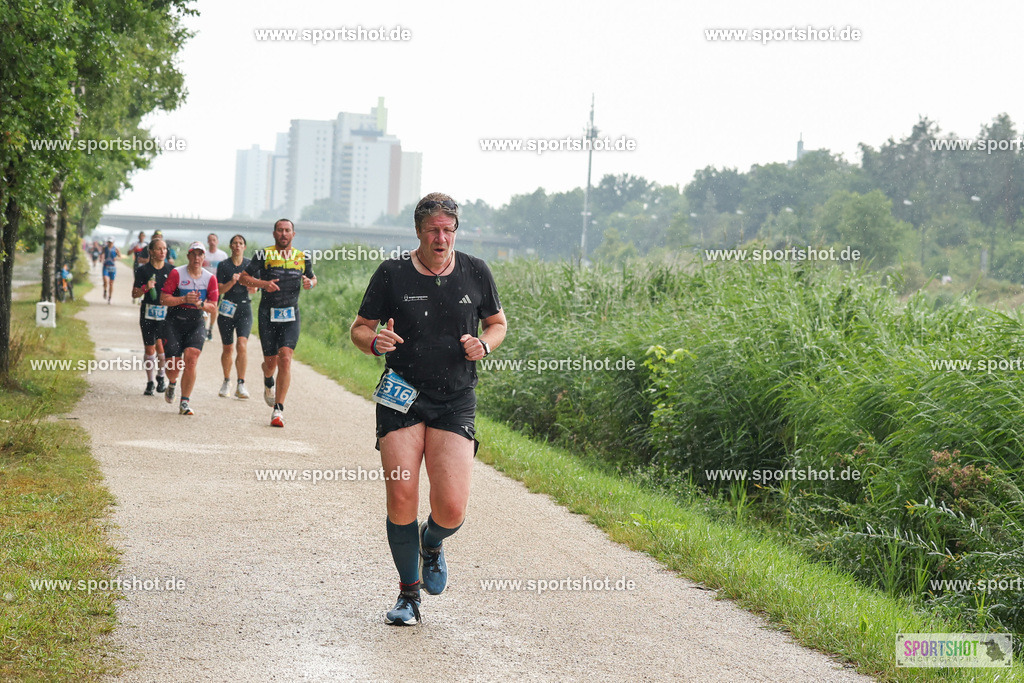 LUR_1431 | 34. M-net Erlanger Triathlon 2025 #erlangertriathlon  #mnettriathlon2025 #mnettriathlon #team #olympischedistanz #mitteldistanz #triathlon #maindonaukanal  #erlangertriathlon2025 #yourpictrs #tv1848 #tv1848erlangen  #triathlonbayern #sportinerlangen #demsportverbunden #sportshot_your_pictrs Copyright: www.sportshot.de