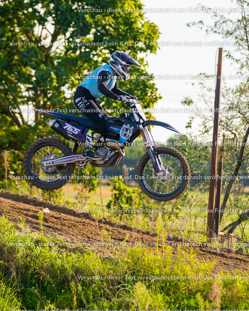 09_20_LM_Schenkenhorst-9871 | Sportfotografin aus Berlin-Brandenburg mit Fokus auf Motocross. Ich halte deine sportliche Leistung und echte Emotionen auf und neben der Strecke professionell fest. Entdecke die Fotos von deinem Rennen und bestelle sie direkt hier im Shop.