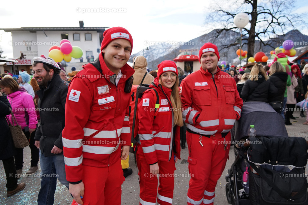 news-2023-Feb11-Fasching-Weissenbach-DSC02131 | Info aus dem Bezirk Reutte/Ausserfern Tirol sowie eine umfangreiche Bilddatenbank über die gesamte Region: Lechtal, Talkessel Reutte, Tannheimertal, Zwischentoren. Lech, Plansee, Zugspitze, Grenztunnel, B179, Fernpassstraße, Verkehr, Lawinen, Tradition, - Realisiert mit Pictrs.com