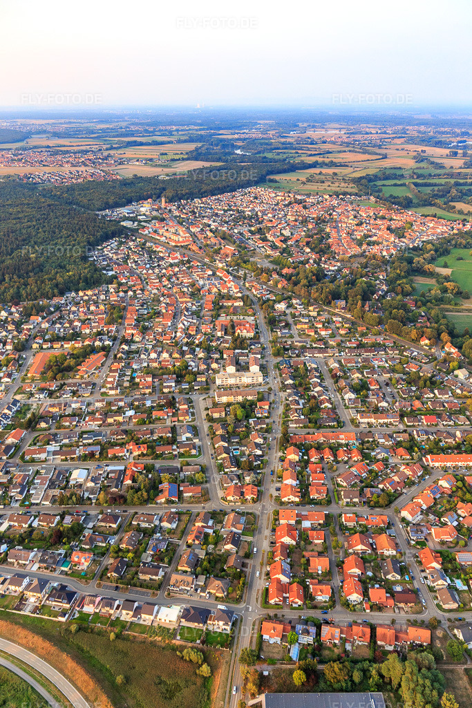 Luftbild: Ortsansicht in Jockgrim im Bundesland Rheinland-Pfalz in Deutschland. Foto: IMG_110743.jpg vom 05.09.2018 durch Werner Riehm/FLY-FOTO.de