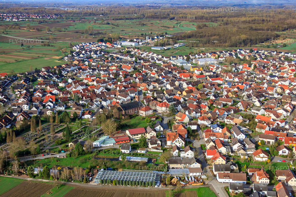 Luftbild: Kath. Kirche St. Andreas in Au am Rhein im Bundesland Baden-Württemberg in Deutschland. – Foto: IMG_25541.jpg vom 02.04.2010 durch Werner Riehm/FLY-FOTO.de – Auflösung des Originals: 4752 x 3168 px – der Röm. kath. Kirchengemeinde St. Alexander Rastatt - Durmersheim-Au am Rhein