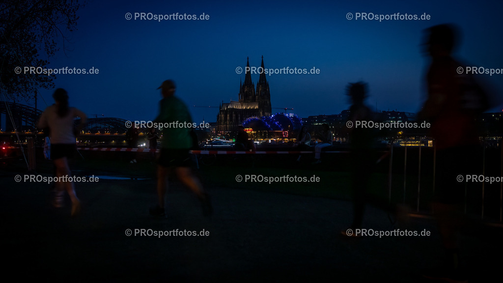21. ASV Nachtlauf; Koeln, 08.05.24 | Impressionen vom 21. ASV Nachtlauf am 08.05.24 am Tanzbrunnen in Koeln. Foto: BEAUTIFUL SPORTS/Axel Kohring