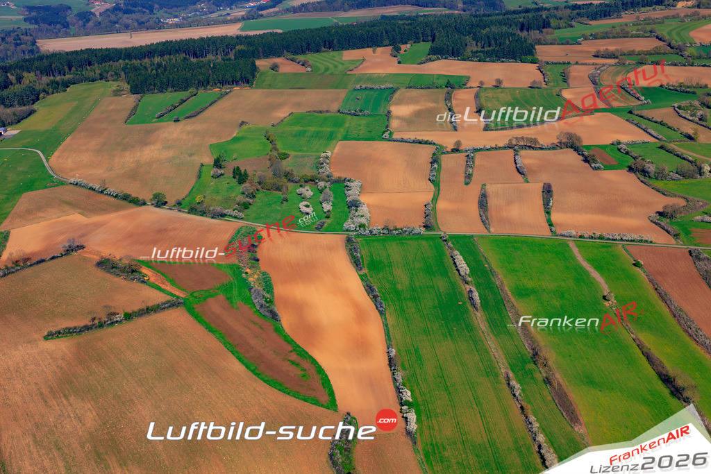 Die Luftaufnahme der Stadt Marktrodach wurde 2017 vom Flugzeug heraus erstellt ( keine Drohne )- hohe Auflösung für beste Qualität