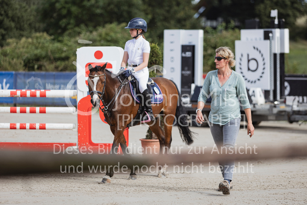 240629_LüPfSpTa_Stil-E-401 | Deine schönsten Turniermomente als professionelle Fotos! Entdecke hochwertige Pferdesport-Fotografie im Online-Shop. Jetzt Fotos finden & bestellen!