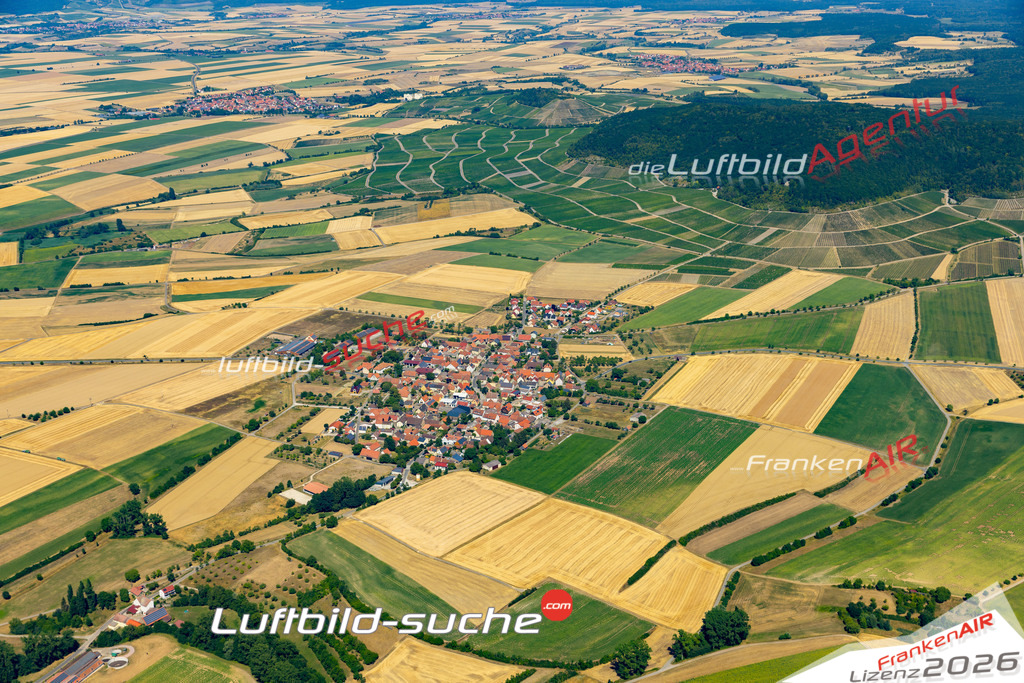 Aktuelles Luftbild von Bullenheim Ippesheim - Die Luftaufnahme wurde 2022 mittels UL-Flugzeug erstellt ( keine Drohne ) - hochauflösende Kamera-Systeme von  Canon -Beste Qualität - Für grossformatige Ausdrucke geeignet. Die Geschenkidee !
