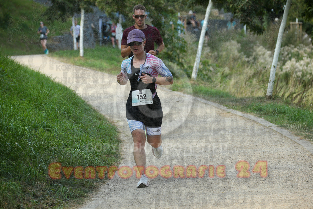250824_1443_EX1_7307 | Sportfotografie im Rhein-Sieg Kreis, Köln, Bonn, NRW, Rheinland Pfalz, Hessen, etc. Unser Tätigkeitsfeld umfasst den Laufsport vom Volkslauf über den Marathon, Duathlon, Triathon bis zum Ultralauf wie Kölnpfad Ultra oder Schindertrail.