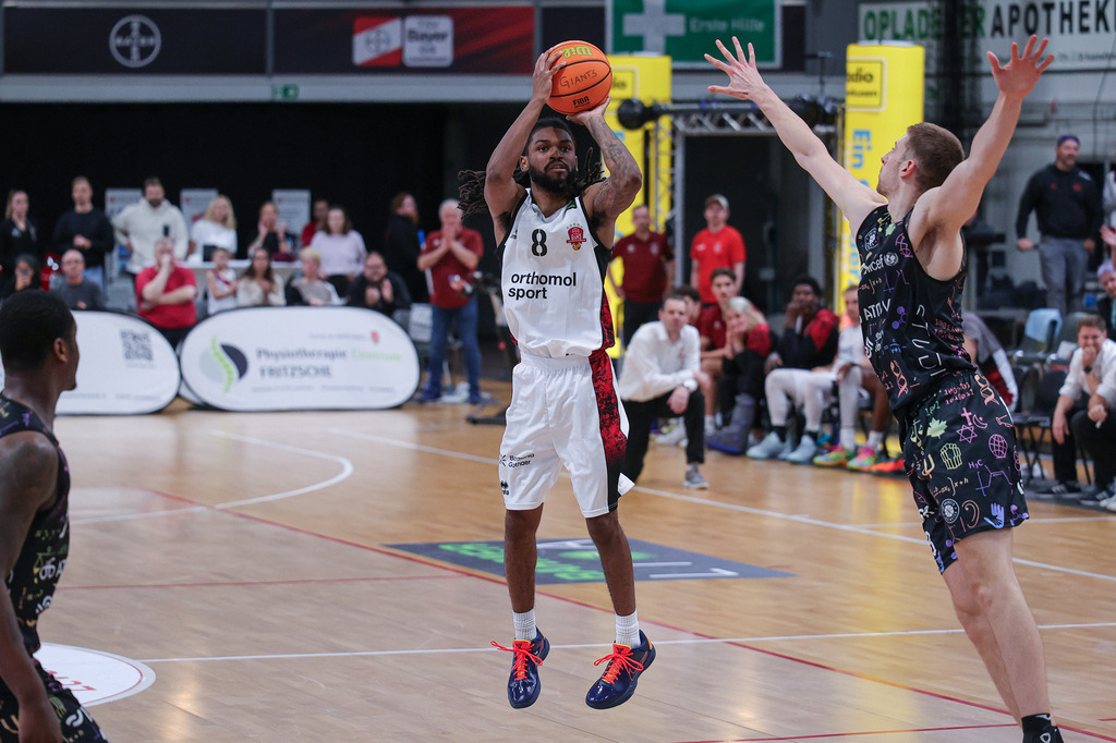 Pro A BAYER GIANTS vs Uni Baskets Münster-112 | Fotos von Basketballspielen aus dem Raum NRW fotografiert von Gero Mueller-Laschet und Daniel Schaefer - Realisiert mit Pictrs.com