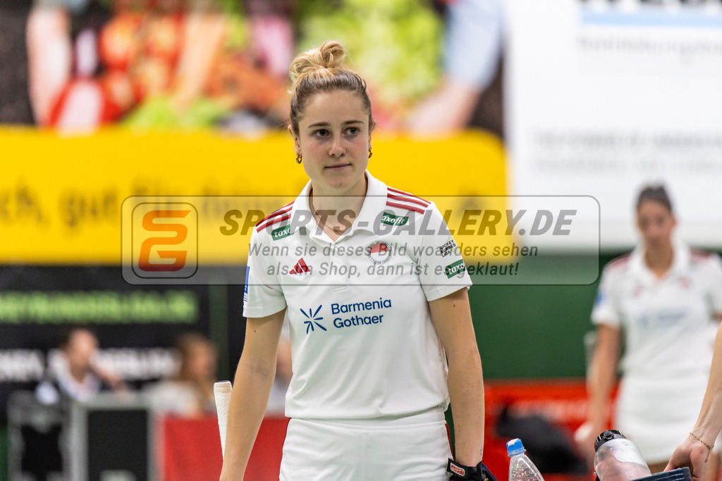 SFE_20250112_0072 | Köln, Deutschland, 12.01.2025:  ßHockey 1. Bundesliga Damen Rot-Weiss Köln - Schwarz-Weiß Köln im KTHC Stadion Rot-Weiss Köln Tennis and Hockey Club am 12.01.2025 in Köln, Deutschland. (Foto von Stephan Fehrmann)Köln, Germany, 12.01.2025: ßHockey 1. Bundesliga Damen Rot-Weiss Köln - Schwarz-Weiß Köln in KTHC Stadion Rot-Weiss Köln Tennis and Hockey Club at 12.01.2025 in Köln, Deutschland. (Foto from Stephan Fehrmann)