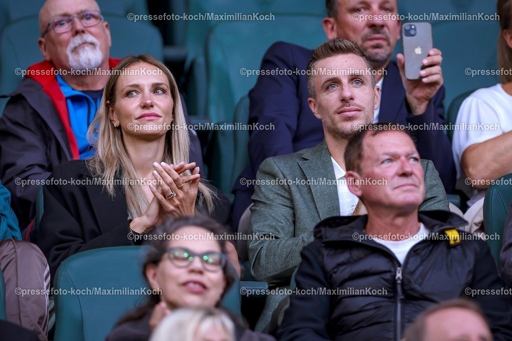BMG02082501120 | 02.08.2025, Fußball, Borussia Mönchengladbach - FC Valencia, 125 Jahrfeier Jubiläumsspiel, Borussia-Park, Saison 2025 2026: Patrick HERRMANN (rechts) DFB regulations prohibit any use of photographs as image sequences and or quasi-video.