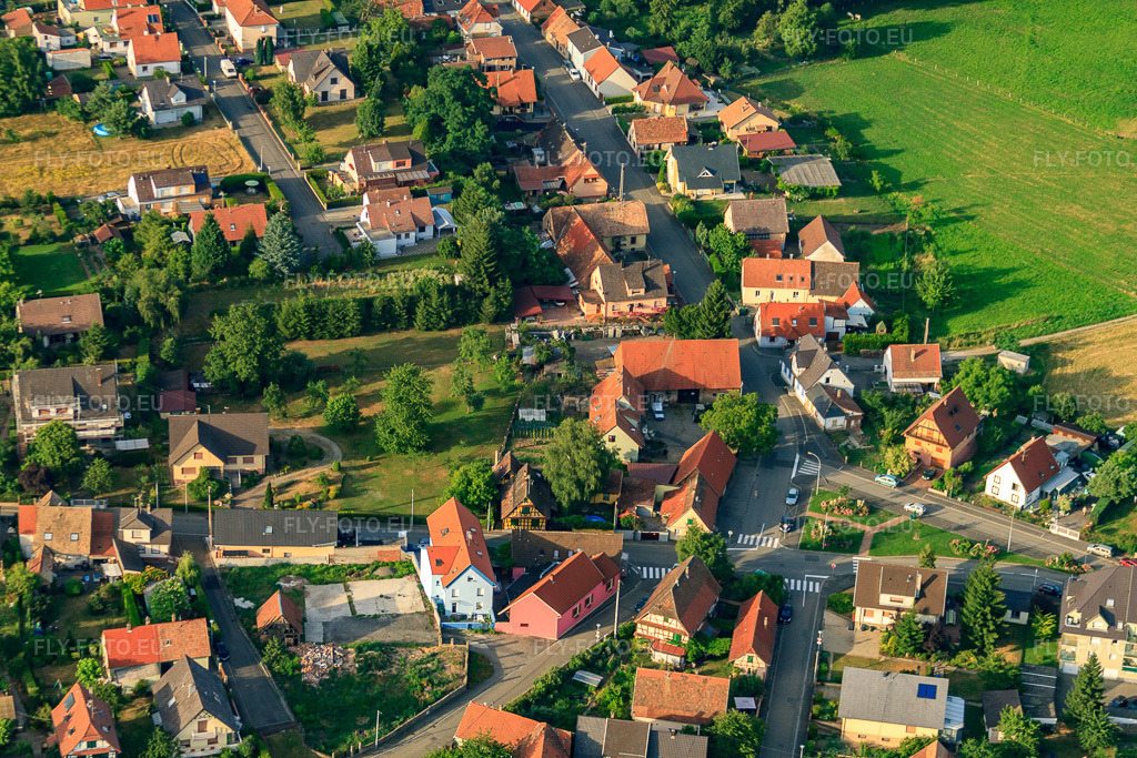 Vue aérienne: Rue de la Prairie à Bischwiller dans le département Bas Rhin, France.Photo: IMG_30390.jpg prise le 09/07/2010 par Werner Riehm/FLY-FOTO.euRésolution de l'original: 4752 x 3168 px