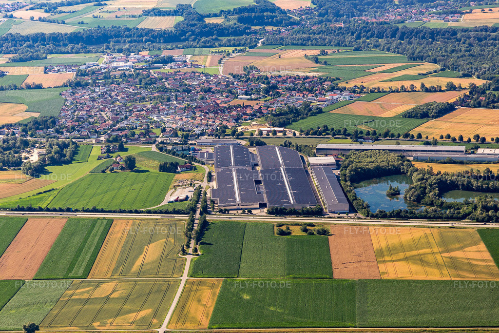 Luftbild: Kronwieden im Ortsteil Kronwieden in Loiching im Bundesland Bayern in Deutschland. – Foto: IMG_133153.jpg vom 03.07.2022 durch Werner Riehm/FLY-FOTO.de – Auflösung des Originals: 5472 x 3648 px – Gemeinde Loiching