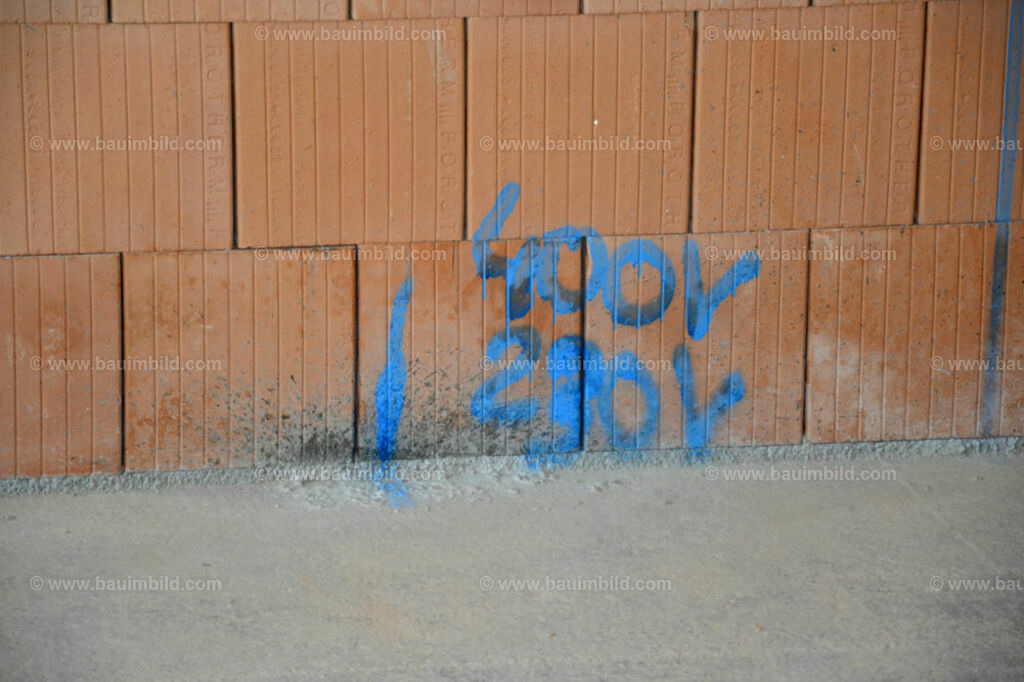 bib-lg17-elektroinstallation-0103 | Nach LV-Leistungsgruppen sortierte Detailfotos über den Bau eines Hauses. Alle Hausbau-Bilder direkt vom Urheber und Autor der Website Haus-Selber-Bauen.com