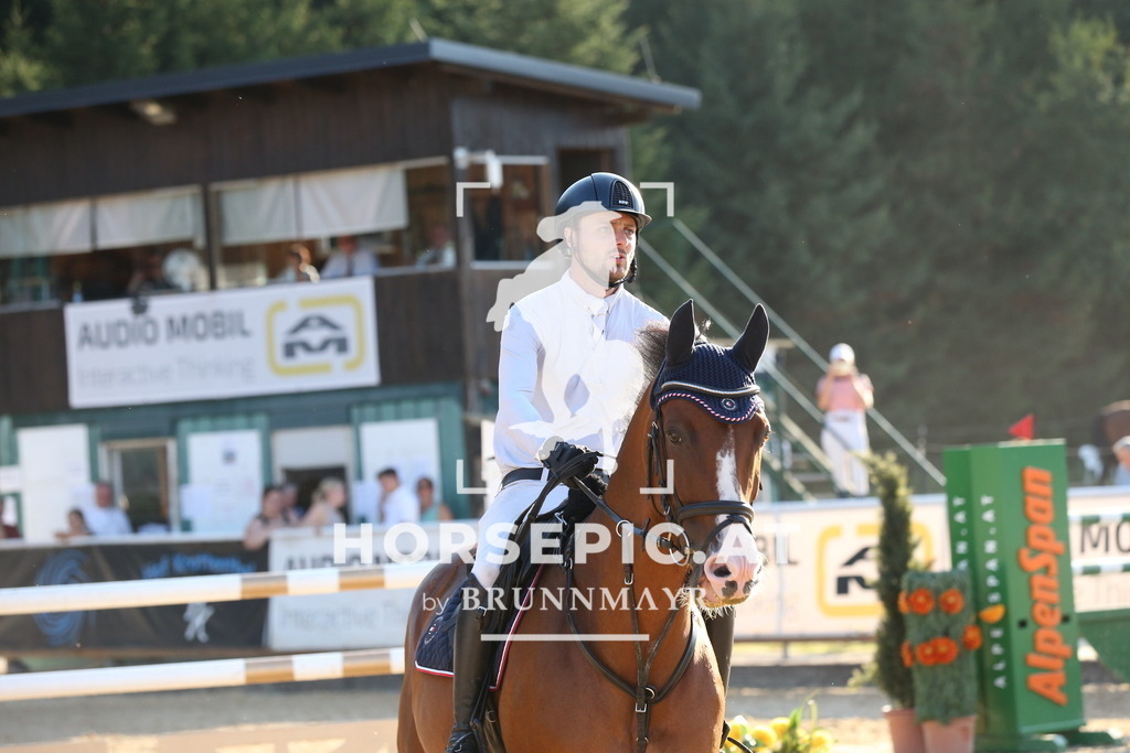 DL2Q0877 | Willkommen bei Brunnmayr - Design & Fotografie – Ihrem Spezialisten für Reitturniere und Pferdeveranstaltungen in Oberösterreich, Salzburg und Bayern! Seit über 17 Jahren sind wir leidenschaftlich dabei.