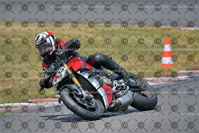25bt04-1328 | markuskiefer.com - Realisiert mit Pictrs.com