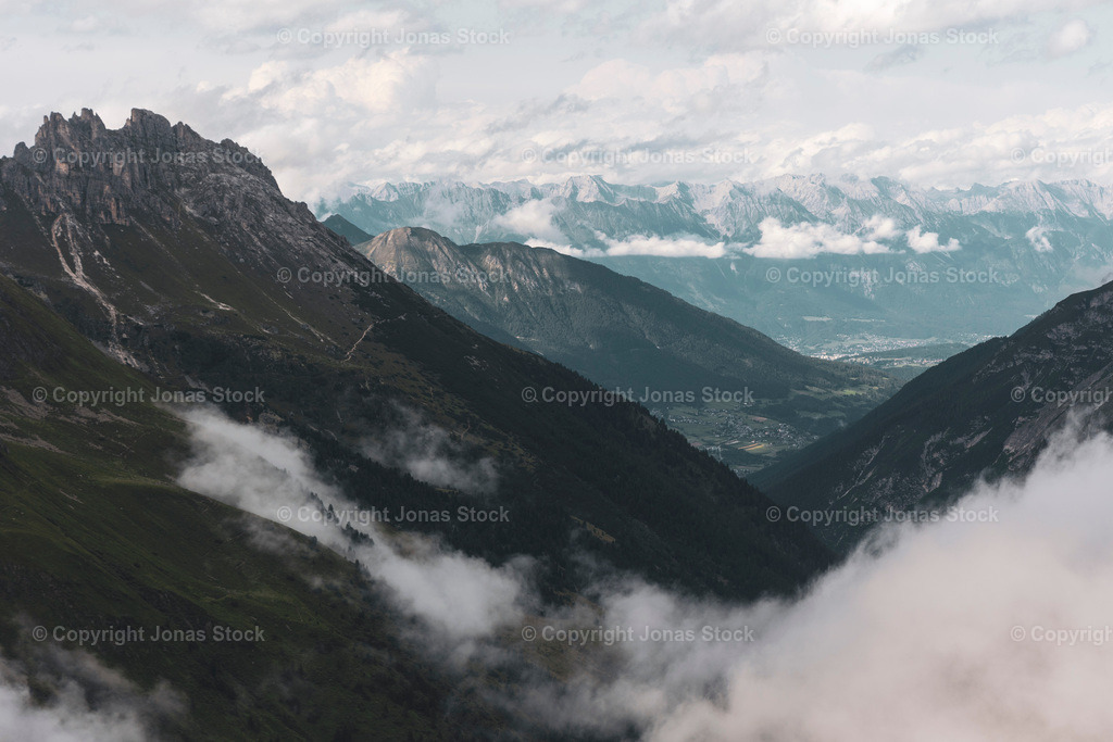 The Valley | The view down the valley to finish the Stubaier Höhenweg.  - Realisiert mit Pictrs.com