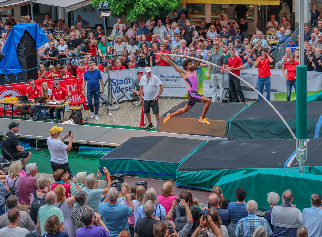 top-top.de-250828-218 | Foto, Video, Fotografie, Videografie, Fotobox, DJ, Discjockey, Musik, Musikbox, Veranstaltung, Photobooth, Amazon, Ebay, Buchtipp, Bestseller, Autor, Verlag, Buch, Wesel, Hamminkeln, NRW, Dinslaken, Rees, Drohne, Hochzeit, Party, Fotobox, Wesel, Fotograf