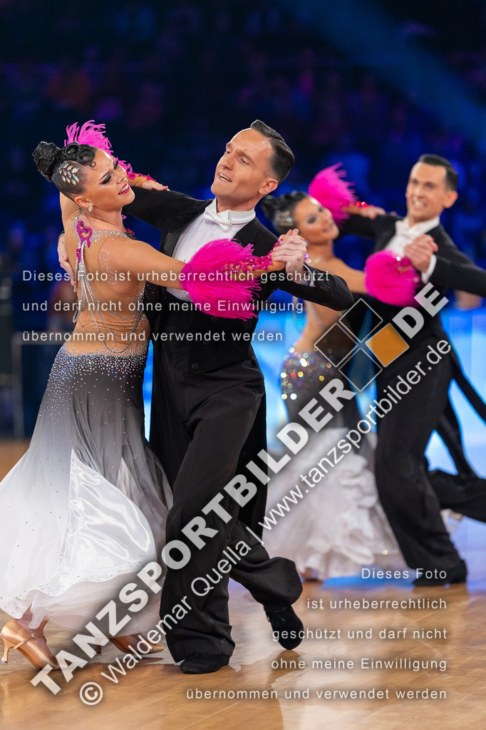 20231111-11050 | Hier finden Sie Tanz Bilder vom Latein und Standard Formationen tanzen. Sportbilder vom Tanzsport. Schöne Fotos und von Weltmeisterschaft, Europameisterschaft, Bundesliga, Regionalliga, Oberliga und Landesliga sowie von GOC Stuttgart, DanceComp, WM Bremen
