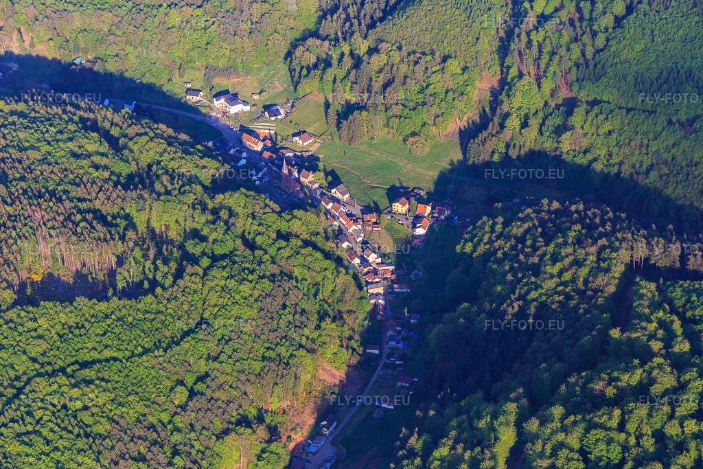Vue aérienne: District d'Althorn à Goetzenbruck dans le département Moselle, France. Photo: IMG_145778.jpg prise le 30/04/2025 par Werner Riehm/FLY-FOTO.euRésolution de l'original: 5472 x 3648 px