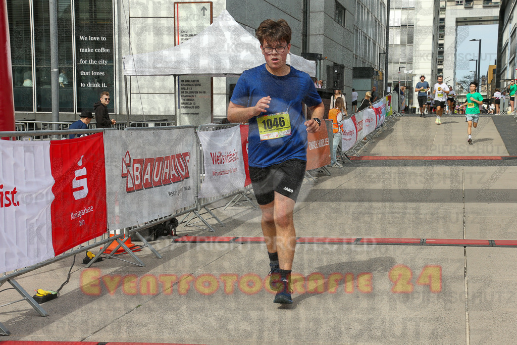 250920_1327_EX1_4732 | Sportfotografie im Rhein-Sieg Kreis, Köln, Bonn, NRW, Rheinland Pfalz, Hessen, etc. Unser Tätigkeitsfeld umfasst den Laufsport vom Volkslauf über den Marathon, Duathlon, Triathon bis zum Ultralauf wie Kölnpfad Ultra oder Schindertrail.