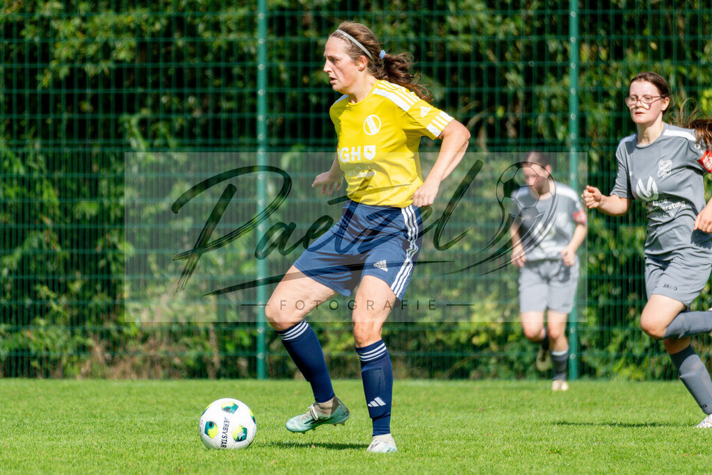 20260906_RULSVK_0305 | Fußball, Frauen:   beim Spiel der Kreisliga zwischen SG Rulle/Haste vs. SV Kettenkamp am 06.09.2026 im Stavermann-Sportpark in Rulle/Wallenhorst, Deutschland.(Foto von Nico Paetzel) - Realisiert mit Pictrs.com