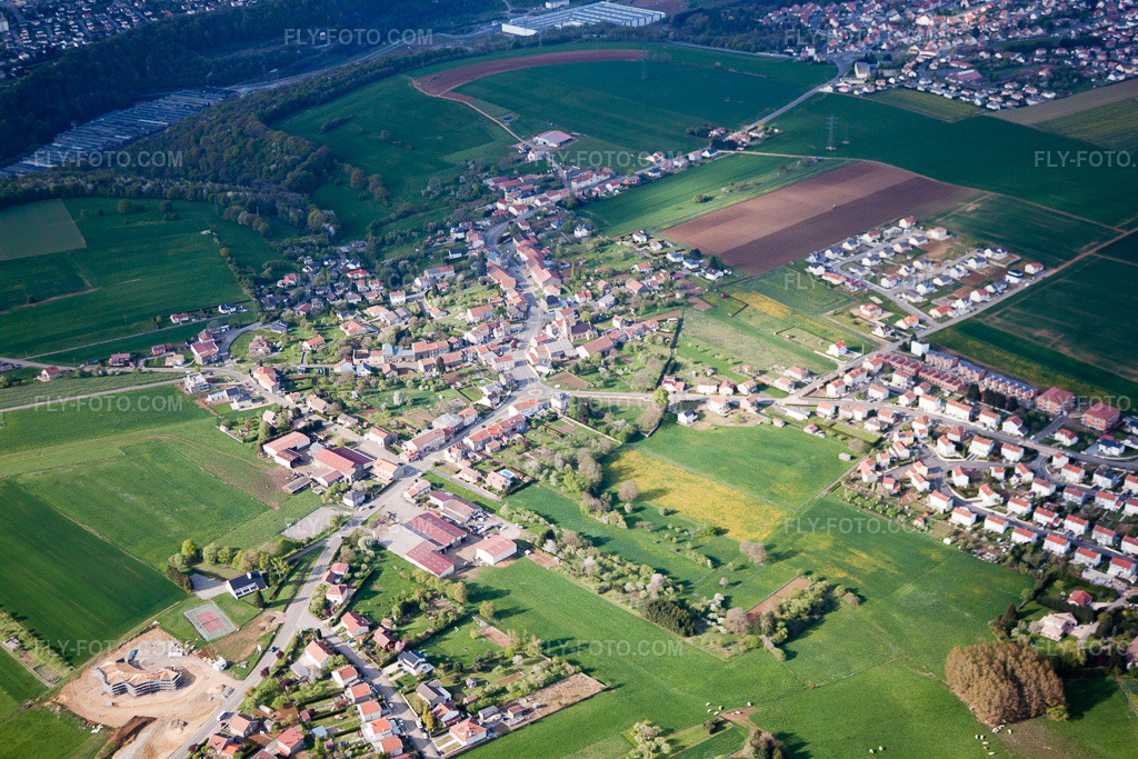 Aerial view: View of the town in Cutry in the state Meurthe et Moselle, France.Photo: IMG_39731.jpg taken on 04/16/2011 by Werner Riehm/FLY-FOTO.comResolution of the original: 4752 x 3168 px