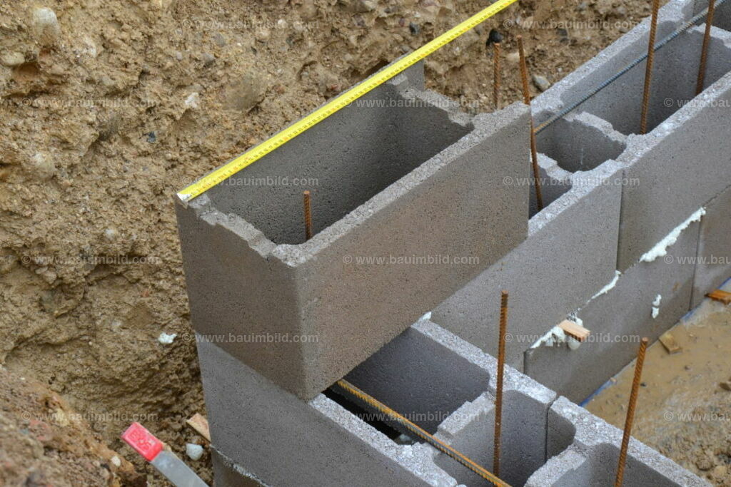 bib-lg07-mauerarbeiten-0078 | Nach LV-Leistungsgruppen sortierte Detailfotos über den Bau eines Hauses. Alle Hausbau-Bilder direkt vom Urheber und Autor der Website Haus-Selber-Bauen.com