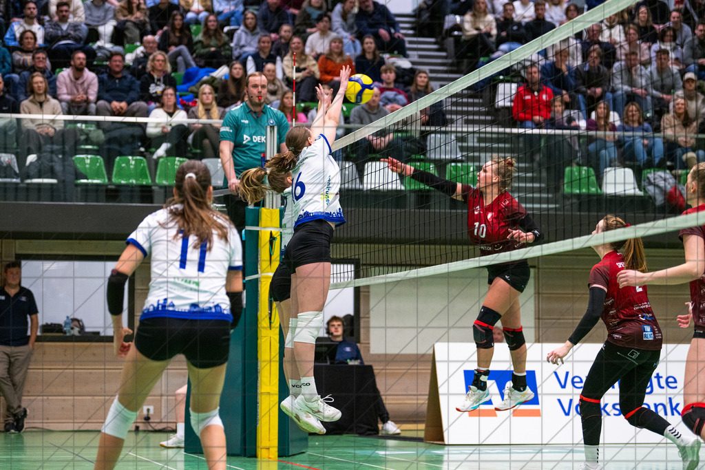 2. VBLF Nord 25/26 | Spiel 4065 | VC Osnabrück vs. TUSA City Girls Düsseldorf | //  10.01.26: 2. VBLF Nord 25/26 | Spiel 4065 | VC Osnabrück vs. TUSA City Girls Düsseldorf / Osnabrück / Deutschland  //   CREDIT:www.bullenfotos.de, Martin König, Hörner Weg 40, D-49078 Osnabrück, +4917663732967 // Nutzung und Weitergabe nur zu den vereinbarten Zwecken. Presseanfragen an Ersteller. Alle Rechte beim Ersteller. Honorierung nach MFM. - Realisiert mit Pictrs.com