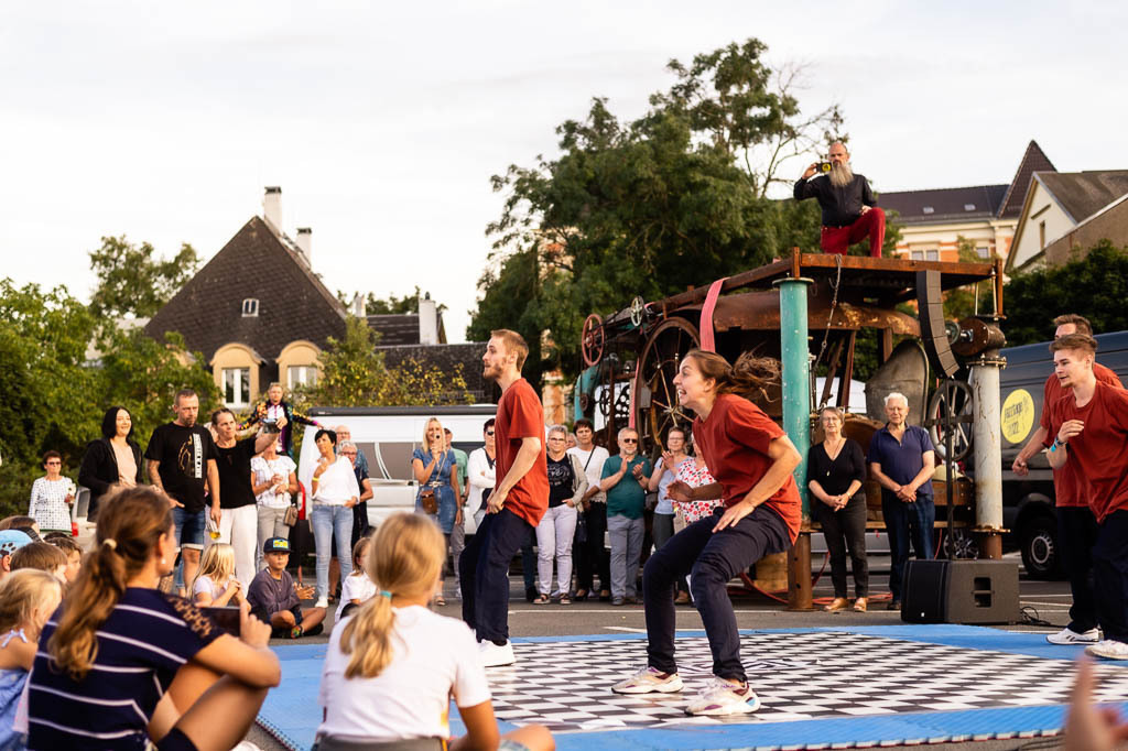 Breakdance mit The Saxonz am Forte Belvedere Leisnig | Breakdance mit The Saxonz am Forte Belvedere Leisnig zum Festival Hallo Leisnig 2022. - Realisiert mit Pictrs.com