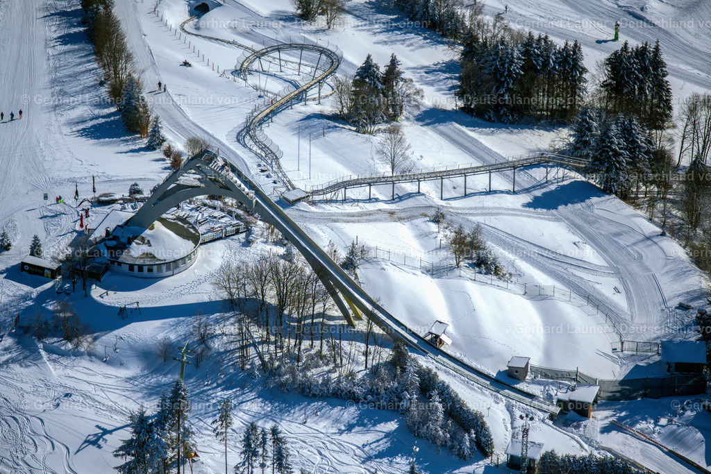 4043612 | WINTERBERG 13.02.2021 Winterlich schneebedeckte " Sankt Georg Sprungschanze " am Rothaarsteig in Winterberg im Sauerland im Bundesland Nordrhein-Westfalen. Weiterführende Informationen bei: Winterberg Touristik und Wirtschaft GmbH. // Wintry snowy the " Sankt Georg ski-jumping " hill in Winterberg at Sauerland in the state North Rhine-Westphalia. Further information at: Winterberg Touristik und Wirtschaft GmbH. Foto: Gerhard Launer