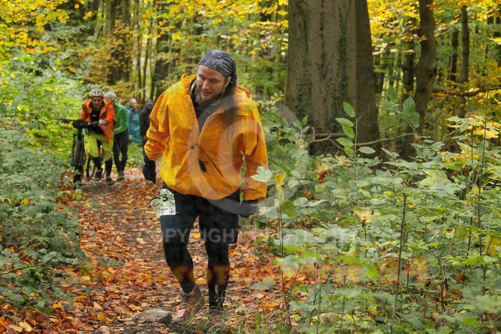 251026_1419_EV4_7101 | Sportfotografie im Rhein-Sieg Kreis, Köln, Bonn, NRW, Rheinland Pfalz, Hessen, etc. Unser Tätigkeitsfeld umfasst den Laufsport vom Volkslauf über den Marathon, Duathlon, Triathon bis zum Ultralauf wie Kölnpfad Ultra oder Schindertrail.