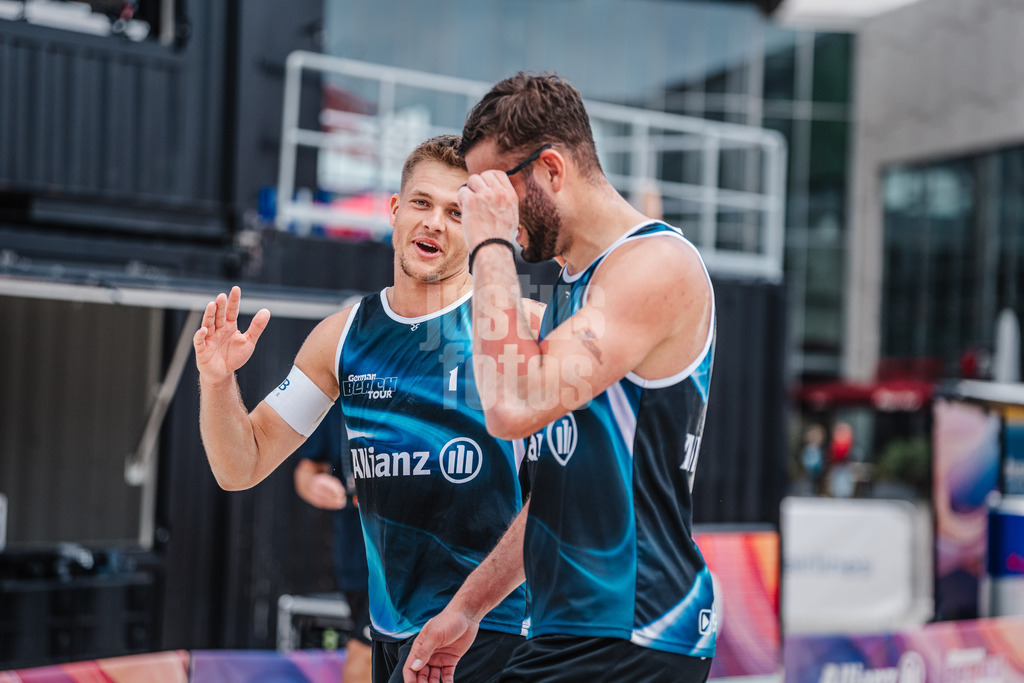 Beachvolleyball | Männer | German Beach Tour 2024 | Tourstop Bremen | 07.06.2024 | v.l. Luis Kubo mit Worten an Nico Wegner