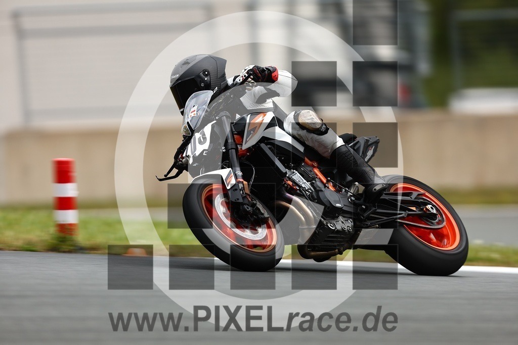 0203-20250916_02488 | Schöne Erinnerungen an spannende Momente - das festzuhalten ist unser Job. PIXELrace.de ist seit 2003 auf den Rennstrecken Europas unterwegs um die Action draußen beim Fahren und die wunderbare Stimmung imm Fahrerlager für euch einzufangen.