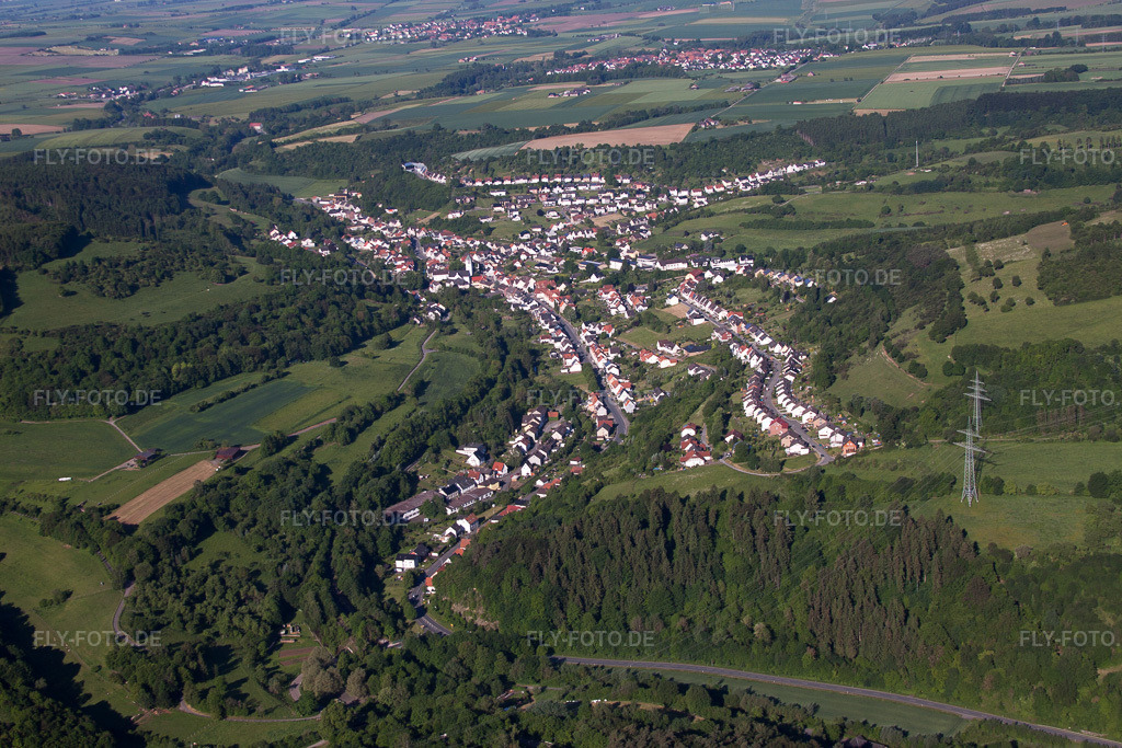 Luftbild: Ortsansicht von Osten im Ortsteil Dalhausen in Beverungen im Bundesland Nordrhein-Westfalen in Deutschland. Foto: IMG_65672.jpg vom 25.05.2014 durch Werner Riehm/FLY-FOTO.de