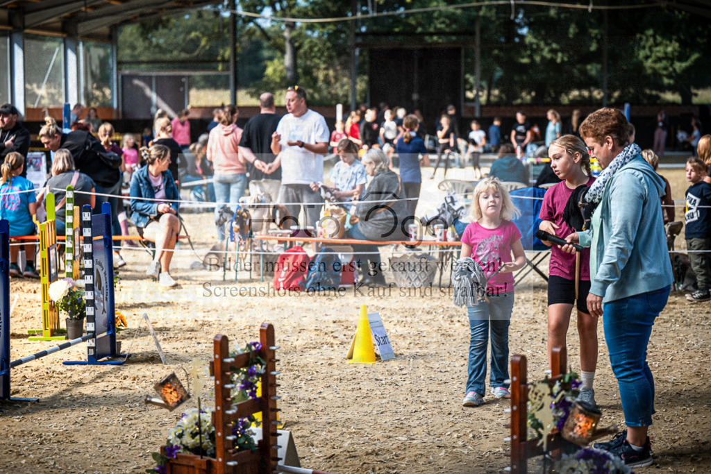 Z63_0060 | Entdecke hochwertige Reitturnierfotos von Foto Oger. Professionell, emotional und authentisch – jetzt Lieblingsmomente im Shop bestellen.Deutschlandweite Turnierfotografie. - Realisiert mit Pictrs.com