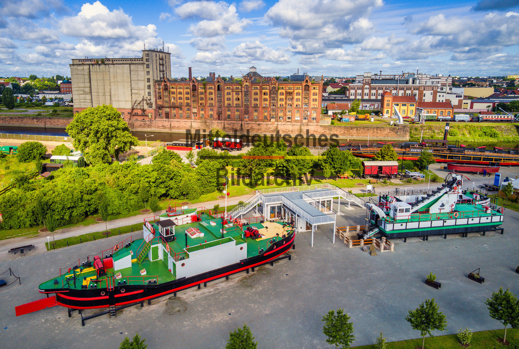 Magdeburg Tauschschiff Taucherschacht im Wissenschaftshafen und Gustav-Zeuner-0021 | Taucherschiff im Wissenschaftshafen - Realisiert mit Pictrs.com