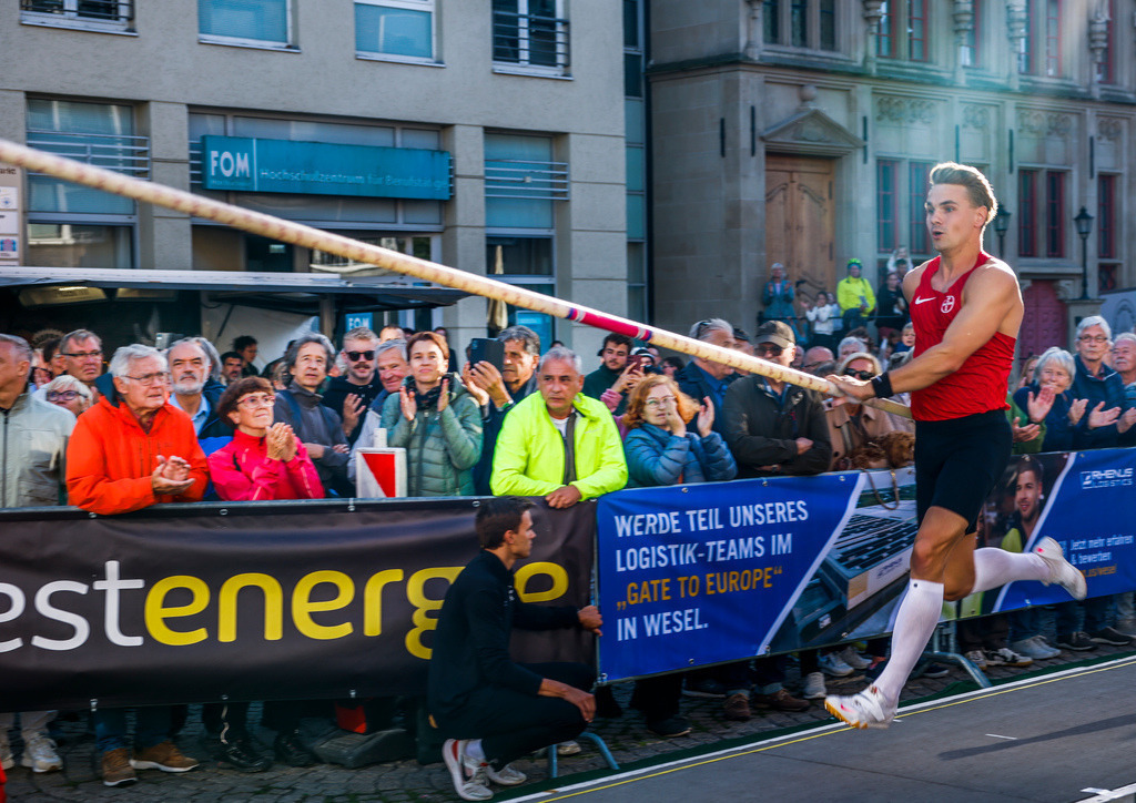 top-top.de 240913-114 | Foto, Video, Fotografie, Videografie, Fotobox, DJ, Discjockey, Musik, Musikbox, Veranstaltung, Photobooth, Amazon, Ebay, Buchtipp, Bestseller, Autor, Verlag, Buch, Wesel, Hamminkeln, NRW, Dinslaken, Rees, Drohne, Hochzeit, Party, Fotobox, Wesel, Fotograf