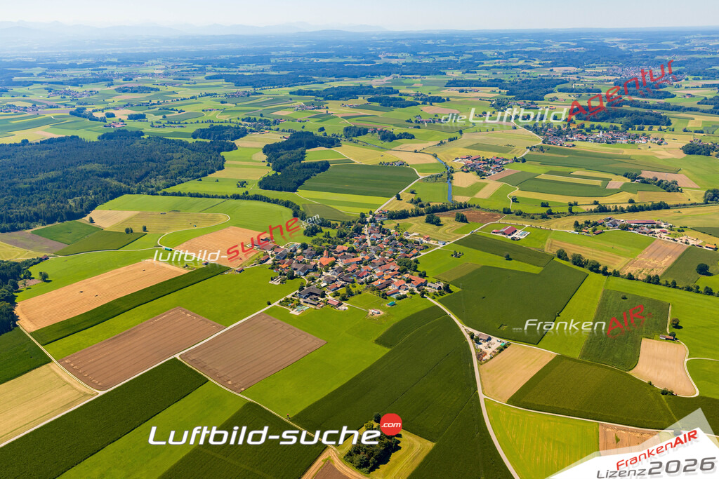 Schrägluftbild  Schalldorf  Emmering - Das Luftbild wurde 2025 vom UL-Flugzeug heraus erstellt ( keine Drohne ) - Hochauflösende Luftaufnahme -Nicht vergleichbar mit Google Maps oder Satelittenbilder- Die Geschenkidee !Mit Lizenz und Bildrechte bestellbar