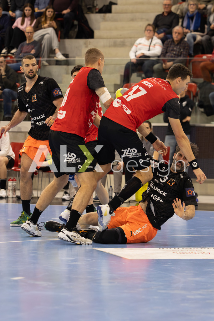 Handballen I Herren I Saison 2025-2026 I Quickline Handball League 2026 | Men I 18. Spieltag I Pfade Winterthur - Kadetten Schaffhausen I 20.12.2025 | 13 Juan Castro Alvarez (Kadetten Schaffhausen) - Rückraum mitte - Realisiert mit Pictrs.com