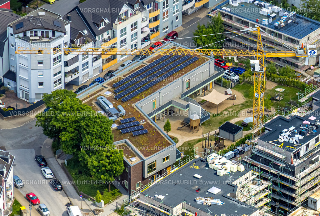 Velbert250601032-2 | Luftbild, Kita Kindergarten Nordstraße, Dach mit Solarpaneelen, Velbert, Ruhrgebiet, Nordrhein-Westfalen, Deutschland