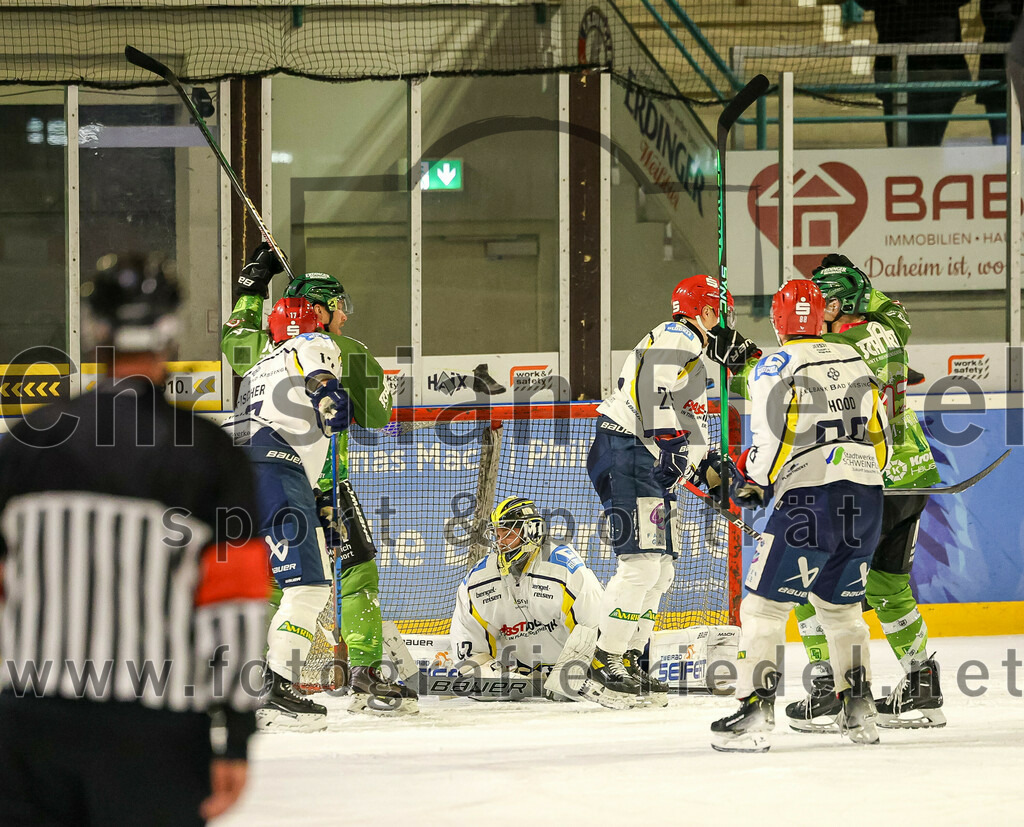 2023-12-26_045_TSV_Erding_gegen_ERV_Schweinfurt | Erding, Deutschland, 26.12.2023:
Eishockey, Bayernliga Vorrunde 2023 / 2024, 20. Spieltag, TSV Erding gegen ERV Schweinfurt, Endergebnis: 9:3

Torwart Benedict Roßberg (ERV Schweinfurt, #42)

Foto: Christian Riedel / fotografie-riedel.net